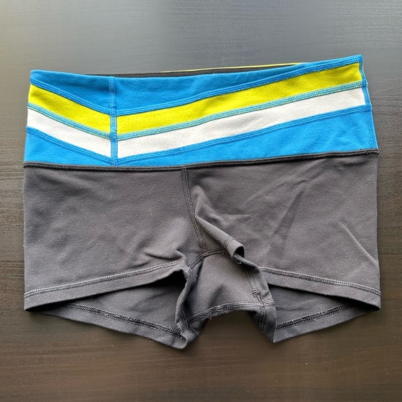 Lululemon Athletica Black/Blue Reversible Athletic Volleyball Boogie Shorts - Picture 1 of 7